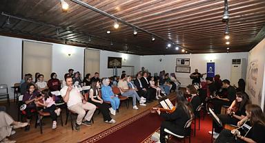 İnegöl Belediyesi’nin Gitar Kursu Kursiyerleri Sertifikalarını Aldı