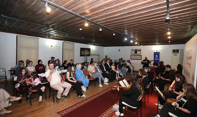İnegöl Belediyesi’nin Gitar Kursu Kursiyerleri Sertifikalarını Aldı