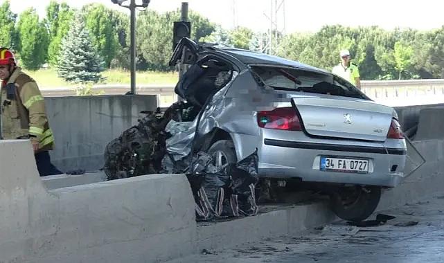 İstanbul'da otomobil gişelerdeki beton bariyerlere çarptı: 1 ölü