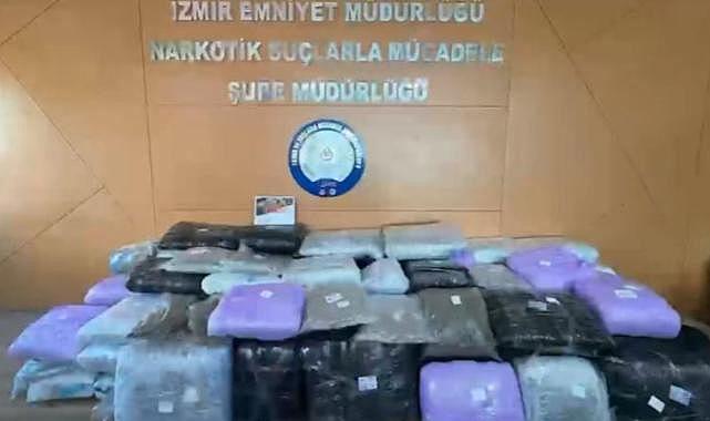 İzmir'de 371 kilogram uyuşturucu ele geçirildi