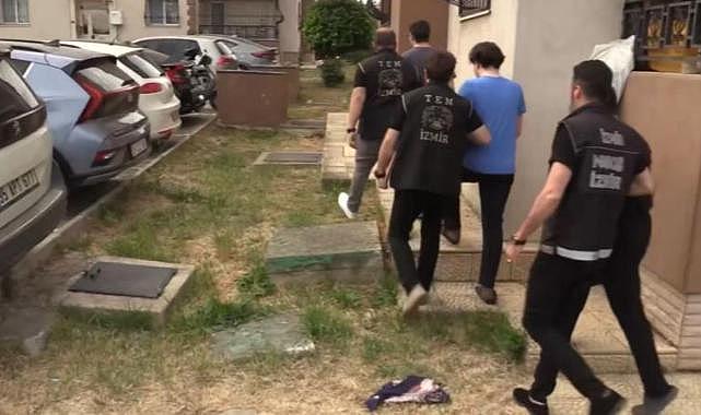 İzmir merkezli FETÖ operasyonu: 80 gözaltı