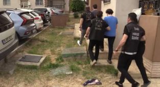 İzmir merkezli FETÖ operasyonunda 41 şüpheli tutuklandı