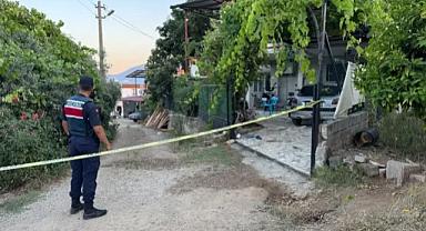 'Kapı gıcırtısı' nedeniyle komşusunu çocukların gözü önünde katletti