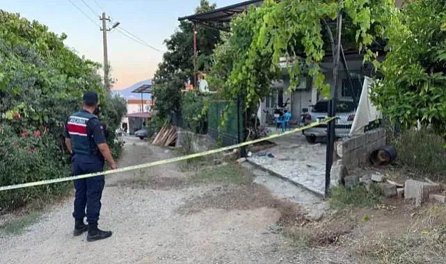 'Kapı gıcırtısı' nedeniyle komşusunu çocukların gözü önünde katletti