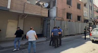 Kentsel dönüşüme giren bina kısmen çöktü: 1 ölü, 2 yaralı