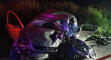 Konya'da kamyonetle çarpışan otomobilin sürücüsü öldü, 5 kişi yaralandı