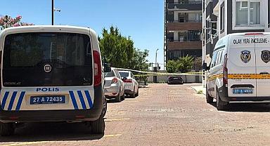 Kucağına aldığı çocuğuyla 8'inci kattan atladı