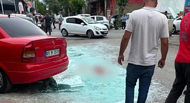 Manisa'da üzerine cam düşen işçi can verdi