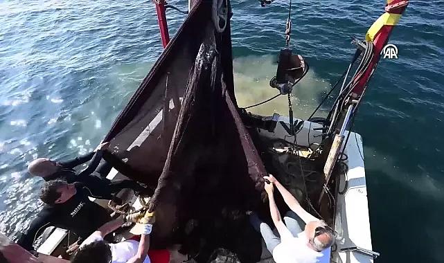 Marmara Denizi'nden, Çamlıca Kulesi'ni örtecek büyüklükte hayalet ağ çıkarıldı