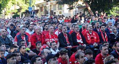 Milli maçta Bursa tek yürek oldu
