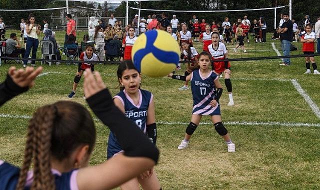 Mini Voleybol Şenliği’nde Çocuklar Madalyalarını Aldı