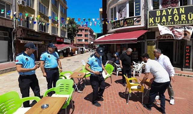  Osmangazi Zabıta Engelleri Kaldırmak İçin Sahada 