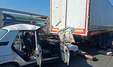 Osmaniye’de otomobil tıra çarptı: 3’ü çocuk 5 yaralı
