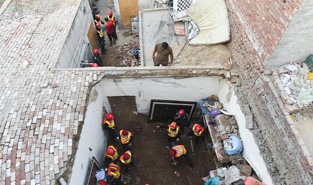 Pakistan'da etüt merkezinin çatısı çöktü: 14 öğrenci hayatını kaybetti