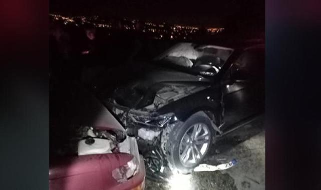 Samsun'da iki otomobil çarpıştı: Eski milletvekili ile 2 kişi yaralandı
