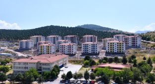 Sındırgı'da deprem konutlarının inşası tamamlanıyor