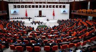 TBMM'nin çalışma süresi uzatıldı