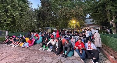 Üsküdar'da vatandaşlar A Milliler için sabah namazında bir araya geldi