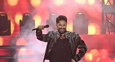 Yağmura rağmen Ankara Tarkan'a koştu