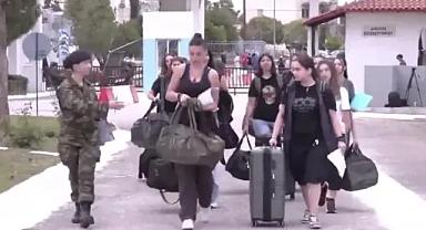 Yunanistan'da kadınlar askerliğe başladı
