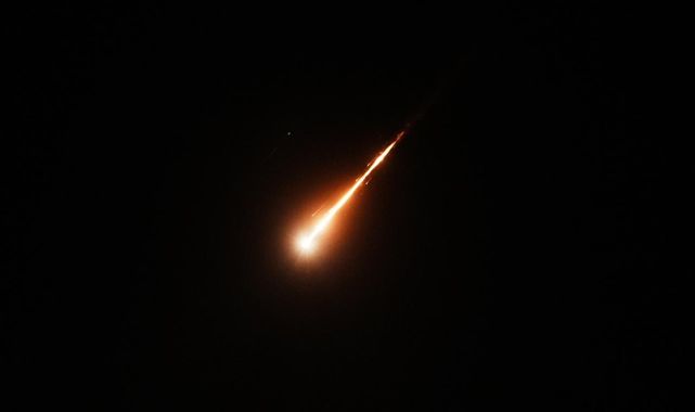 ABD İran'a saldırıyor: 10 ila 11 adet füze fırlatıldı