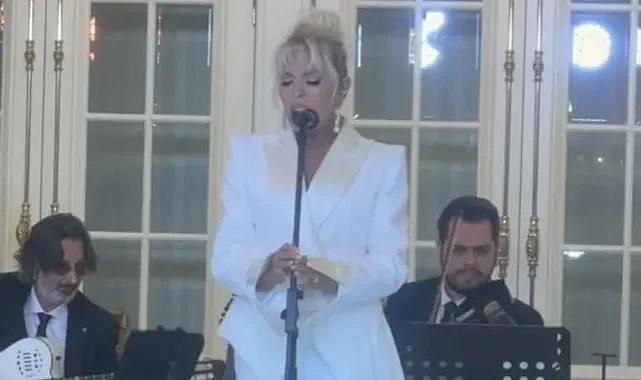 Ajda Pekkan, Emine Erdoğan'ın lider eşlerini ağırladığı yemekte sahne aldı