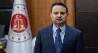 Bakan Gürlek: Bağış güveninin istismarına izin vermeyeceğiz