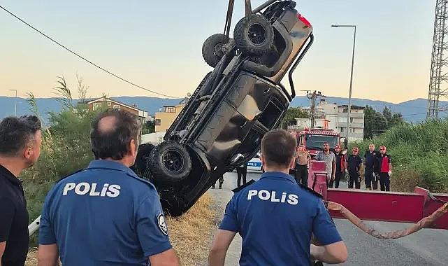 Balıkesir'de kamyonet dereye uçtu; 2 ölü, 1 yaralı