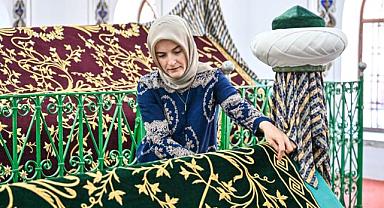 Bursa’da hanedan türbelerindeki puşideler yenileniyor