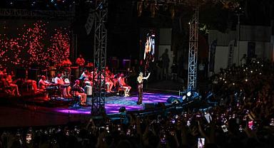 Bursa Festivalinde Derya Bedavacı rüzgarı