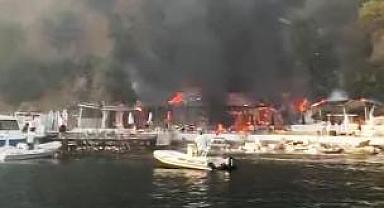 Büyükada'da plajda yangın çıktı