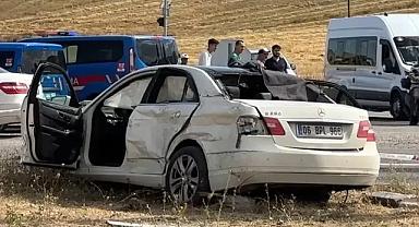 Çankırı'da tır-otomobil çarpıştı: 3 ölü, 2 yaralı