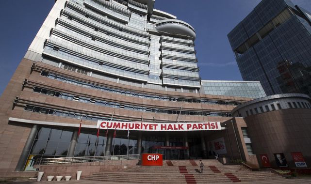 CHP'de 4 il başkanı görevden alındı