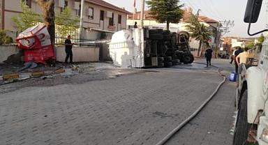 Devrilen akaryakıt tankerindeki sızıntı kontrol altına alındı