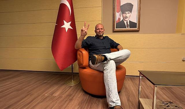 Francken’in Atatürk portresi önündeki fotoğrafı tepki çekti