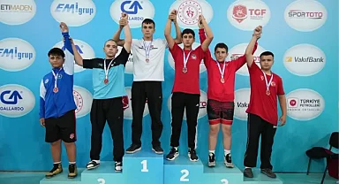 Güreşte Yıldırım rüzgarı