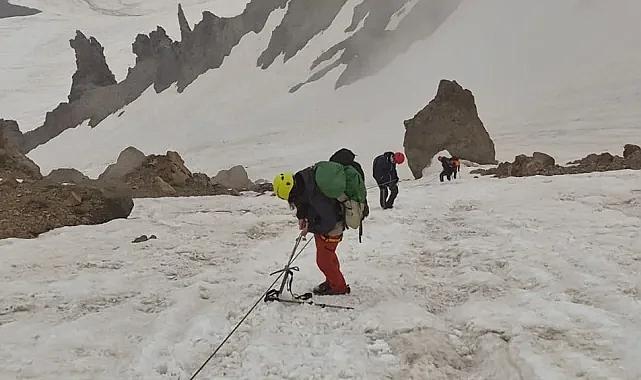 İnegöl Belediyespor dağcıları 15 Temmuz için Erciyes'e tırmandı