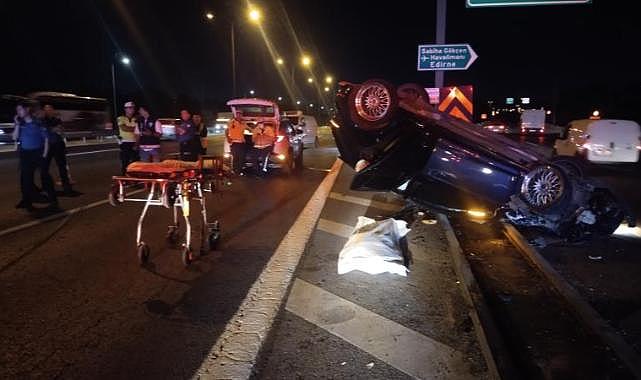 İstanbul'da minibüs ve bariyere çarpan otomobildeki sürücü öldü