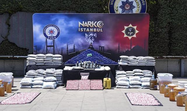 İstanbul merkezli operasyonlarda 1 ton 45 kilogram uyuşturucu ele geçirildi