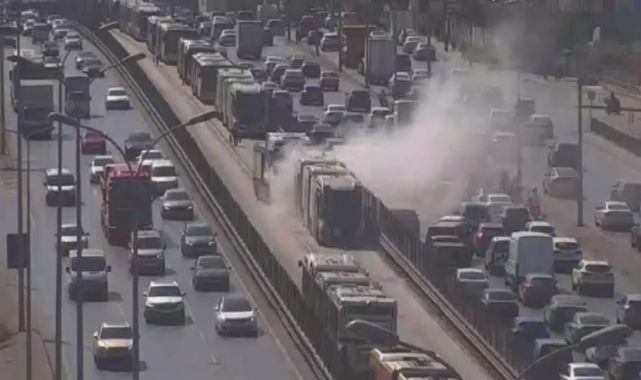 İstanbul'da metrobüste yangın