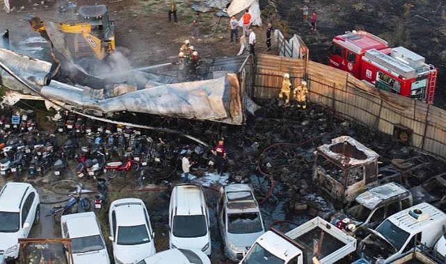 İzmir'de yediemin otoparkında yangın: 62 araç hasar gördü