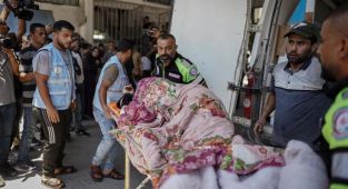 Katil İsrail'in Gazze'de cenaze için toplanan Filistinlilere saldırdı: 7 kişi hayatını kaybetti