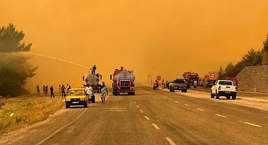 Muğla'da orman yangını! Evler tahliye edildi, iki ili birbirine bağlayan yol kapatıldı