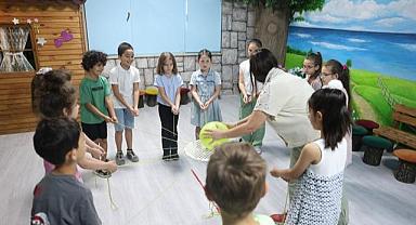 Osmangazi’de Çocuklar Yazı Sanatla Dolu Dolu Geçiriyor