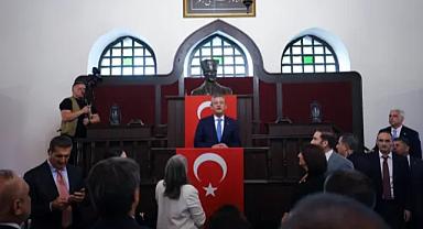 Özgür Özel, Yeni Parti’nin genel başkanı seçildi