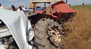 Park halindeki traktöre çarpan otomobildeki 3 kişi öldü