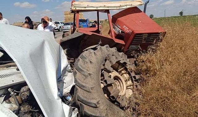 Park halindeki traktöre çarpan otomobildeki 3 kişi öldü
