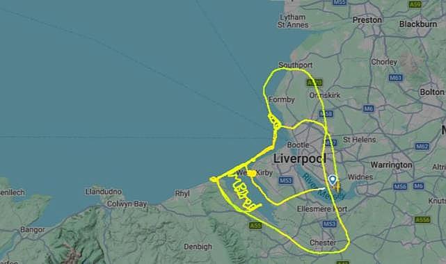 Pilot uçakla gökyüzüne