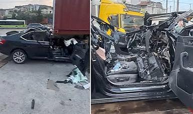 Tıra arkadan çarpan otomobildeki baba ile oğlu hayatını kaybetti