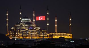 Ülke genelindeki camilerde sela okundu